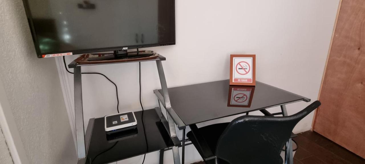 Acomodação com café da manhã  Habitacion Privada Centrica Y Tranquila Con Cama 2 Plazas Y Estacionamiento Sector Terminal Ohiggins *