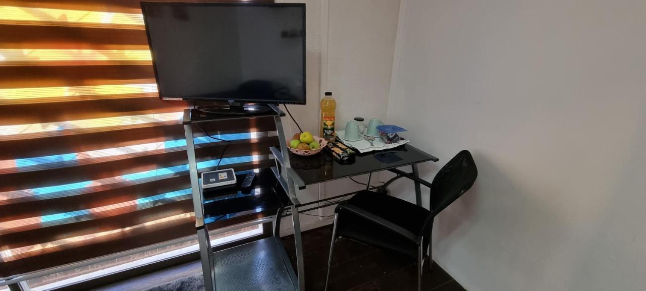 Acomodação com café da manhã  Habitacion Privada Centrica Y Tranquila Con Cama 2 Plazas Y Estacionamiento Sector Terminal Ohiggins *